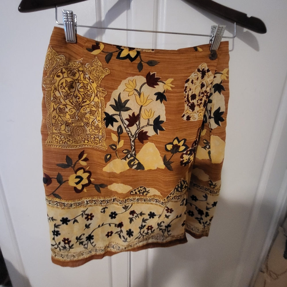 L' Amadei Lined Wrap Skirt. Size 8 Lovely Design Excellent Cond. Italy Designer